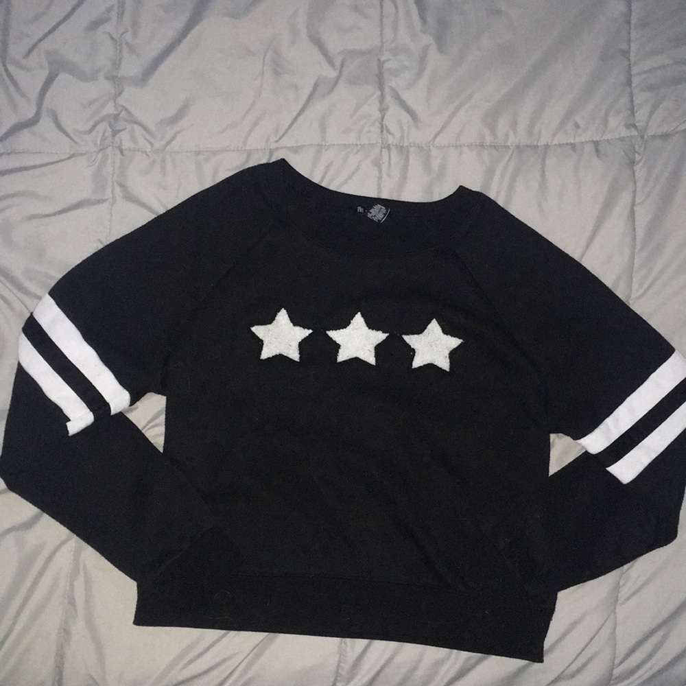 Long sleeve shirt with white stars